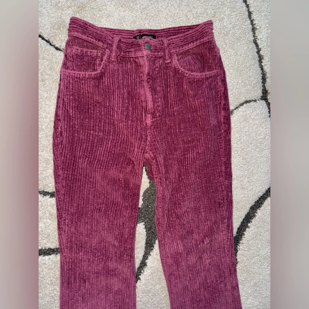 Reclaimed Vintage inspired 99 flare jean in raspberry cord - Picture 5 of 10